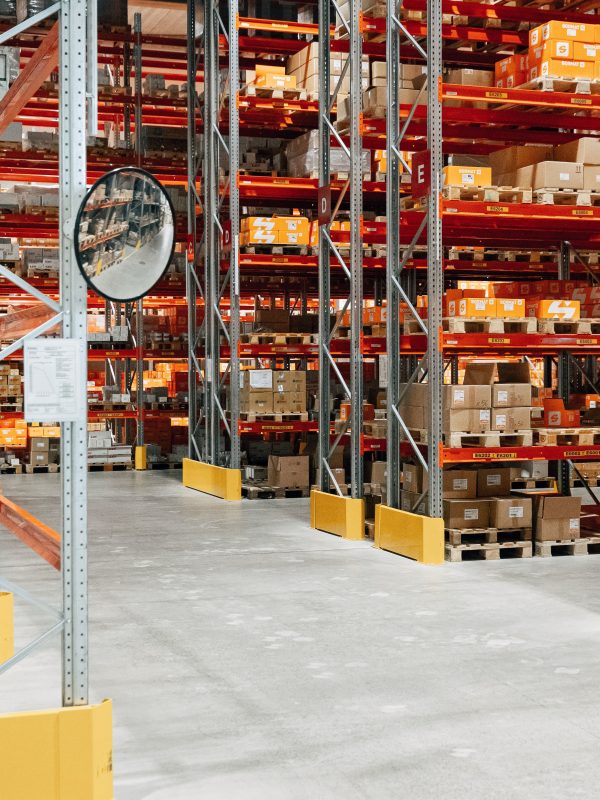 Sisälogistiikka varasto.